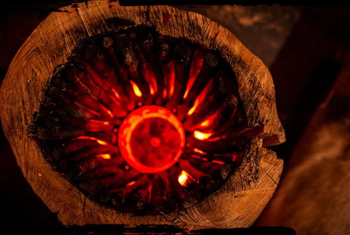 Duch Wulkanu - People in the Cauldron